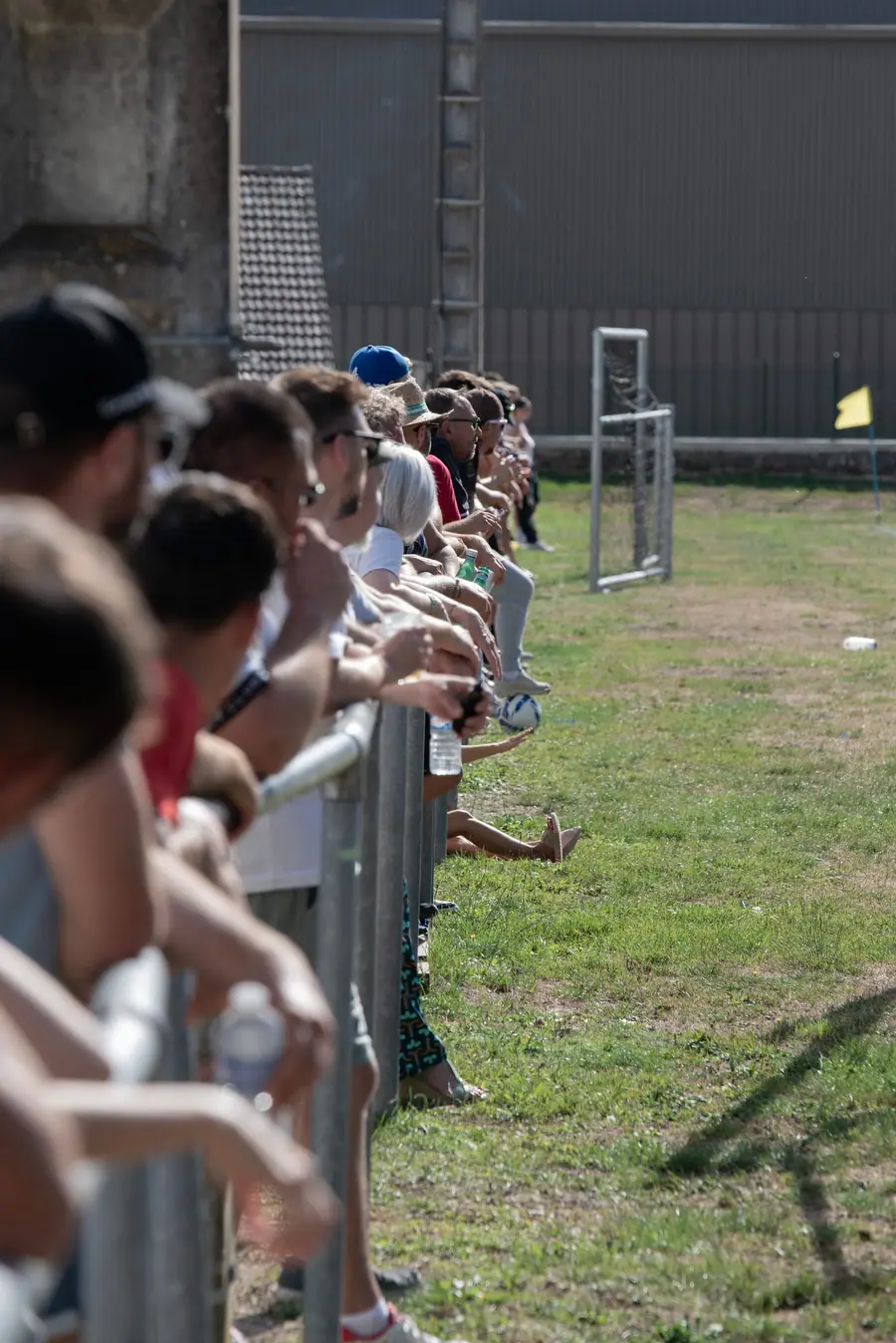 Les supporters le long de la main courante